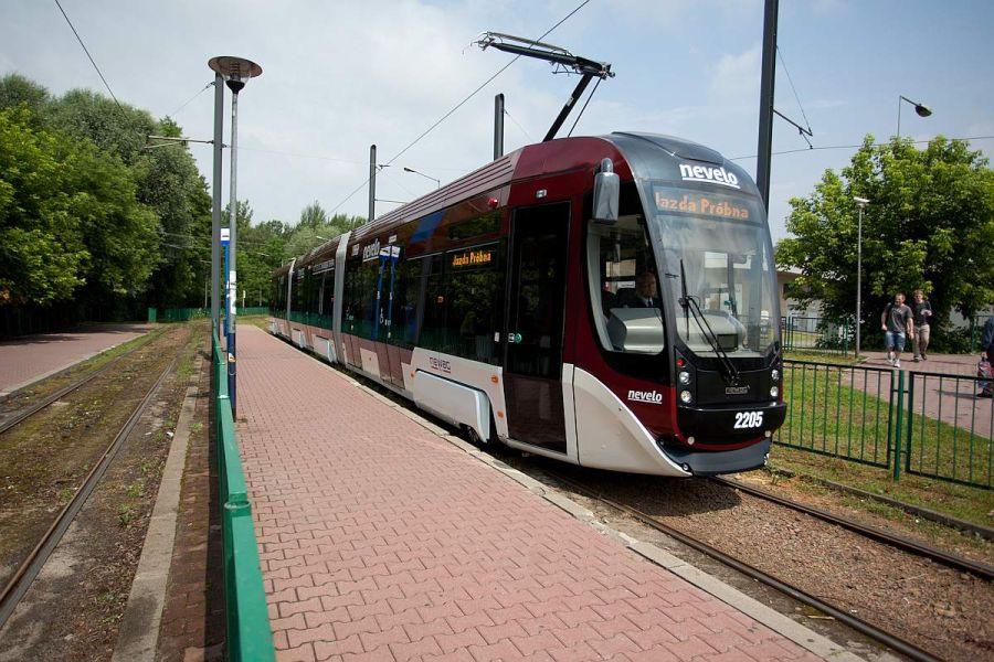 Newag Nevelo (126N) prototyp tramwaju niskopodłogowego wyprodukowany w 2012 w zakładach Newag w Nowym Sączu jego premiera miała miejsce 11 kwietnia