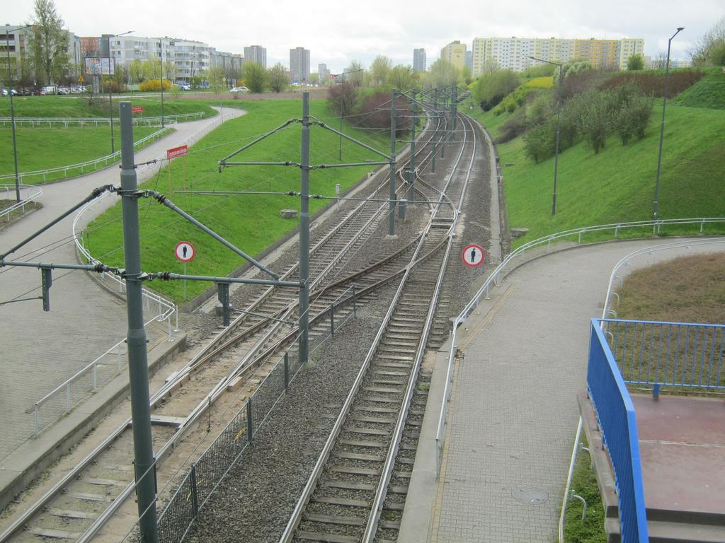 PST w Poznaniu ) w tunelach (Kraków, Poznań) na estakadach (Praga) poza