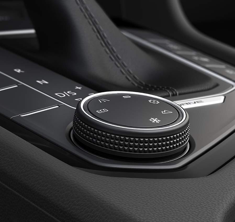 NORMAL, SPORT, ECO i INDIVIDUAL umożliwiające zmianę reakcji silnika, wspomagania kierownicy oraz przełożeń skrzyni DSG Progresywne wspomaganie układu kierowniczego SEAT Drive Profile dla aut z
