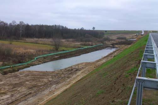 Ochrona środowiska na drodze ekspresowej S17 255 Rys. 4. Zbiornik ekologiczny dla płazów (Zadanie 2) (fot. M.Kowal).
