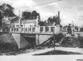 Most Gnidawski nad Styrem łączył Zaporze i Stare Miasto. W czasach radzieckich został zbudowany nowy most żelbetowy, już w innym miejscu, natomiast stary, drewniany obiekt po prostu zniknął.