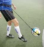 Dzięki regulacji długości sznurka można trenować żonglowanie piłką oraz strzały. W zestawie piłka rozm. 4 350 g.