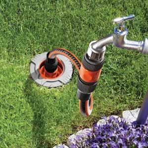 Bardziej komfortowo już nie można Przyłącza wody w każdym miejscu ogrodu. Puszka podłączeniowa łączy kran z podziemną instalacją GARDENA Pipeline.