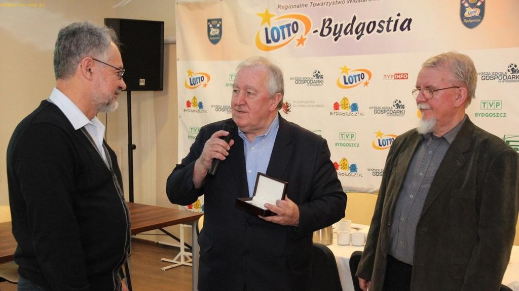 Na spotkaniu w Klubie LOTTO Bydgostia, prezes klubu Zygfryd Żurawski (w środku) oraz Antoni Bigaj, wiceprezes ds.
