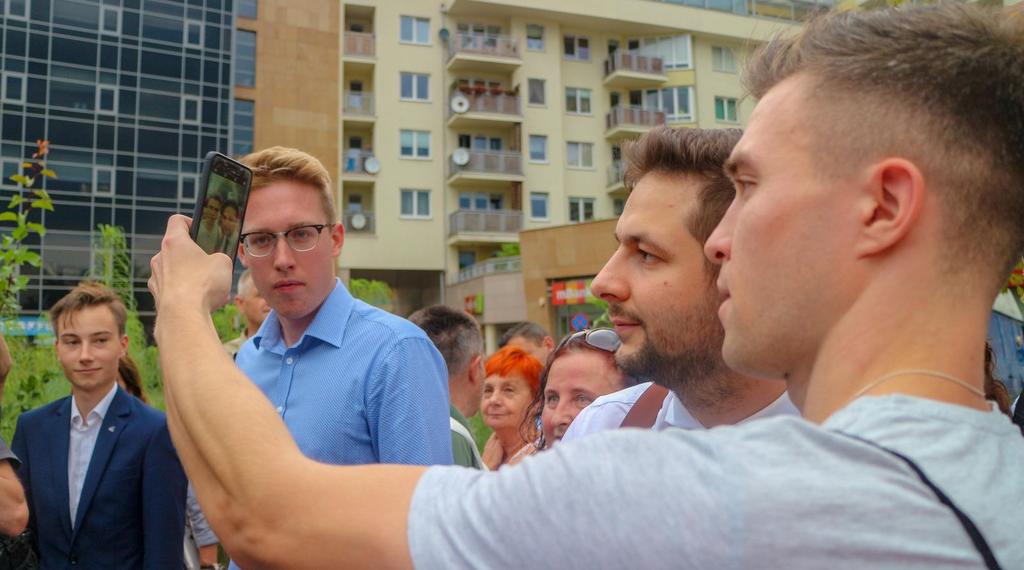 - Najgorsze lumpy, agenci za pieniądze Sorosa, dostają po sto złotych, stara nomenklatura. Tacy nie mają ani honoru ani godności.