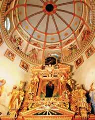 Zabytki świeckie i sakralne W 2007 r. podczas prac konserwatorskich złotopotockiego ołtarza Matki Bożej dokonano sensacyjnego odkrycia. Otóż zdobiący go obraz Matki Bożej z XIX w.