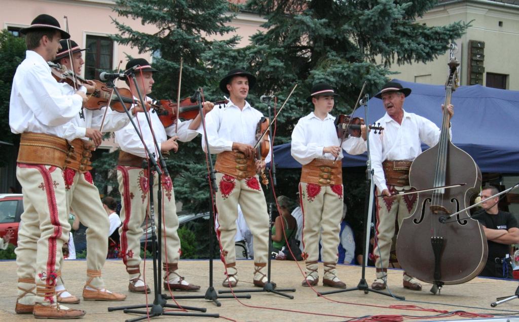 Kapela GORCE na festiwalu w Żywcu - 2009 Festiwal Kultur Świata w Voiron we Francji - 2013 Prestiż Gorcom przynoszą również soliści, grupa