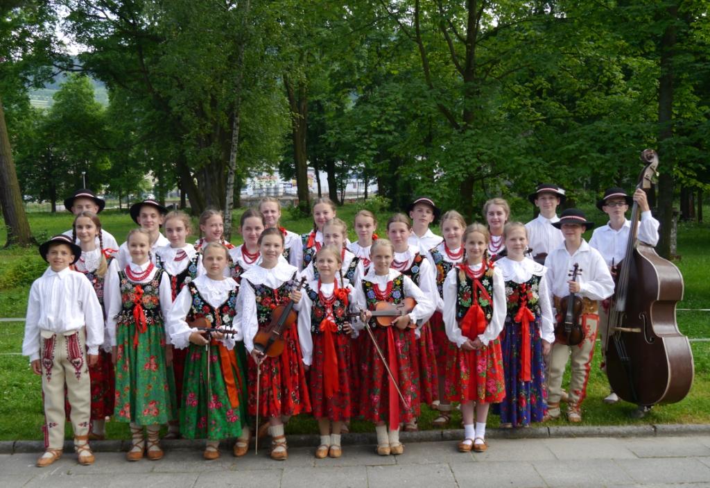 Kamienica - 2017 Młode Gorce mają na swym koncie liczne nagrody i wyróżnienia w konkursach i przeglądach folklorystycznych, zdobyte przez ich członków - soliści, muzycy, grupa śpiewacza - w