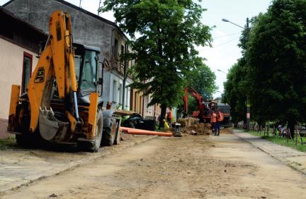 Siedlce. Wykonano również prace modernizacyjne polegające na przebudowie parkingu, Samochód zakupiony na potrzeby SPZOZ w Nasielsku wykonaniu nowego ogrodzenia oraz bramy przy SPZOZ w Nasielsku.