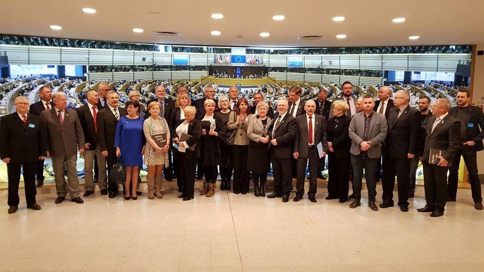 Ale nawet to nie zmąciło, naszych nastroi. Organizatorzy z SLD dziękowali nam, my im. Nikt nie spodziewał się, że zagraniczni eurodeputowani tak dobrze i życzliwie nas przyjmą.