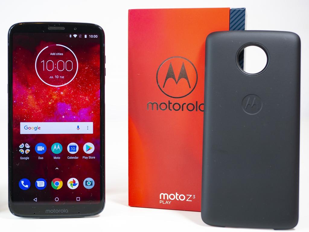 System ocena 5+ Każdy kto zna Motorolę, wie czego się po niej spodziewać aktualnego i prawie pozbawianego modyfikacji systemu Android. W przypadku Motorola Moto Z3 Play mamy najnowszego Androida 8.