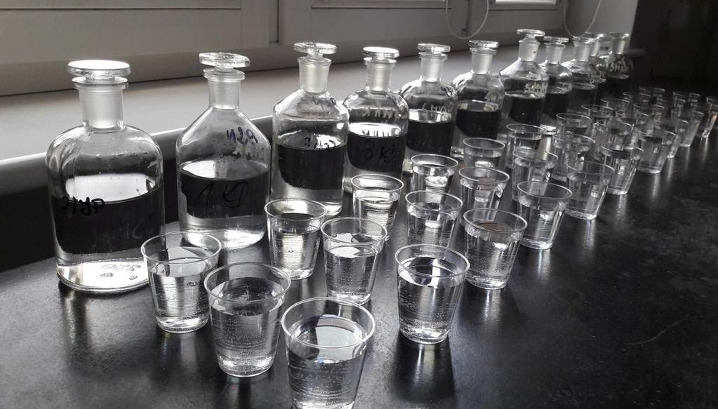 Smak i zapach Smak wody w Laboratorium Badań Wody i Gleby oznacza się metodą polegającą na stwierdzeniu przez zespól oceniający obecności (wyczuwalności) smaku w badanej próbce, w porównaniu jej z