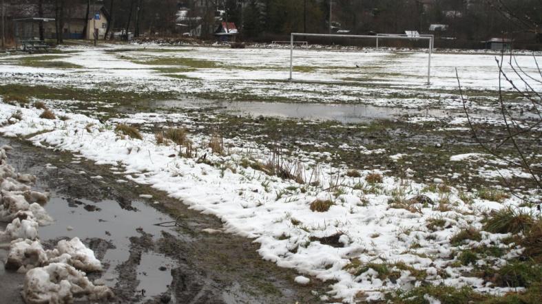 Podobszar 3 - boisko sportowe na terenie Szkoły Podstawowej nr 4.