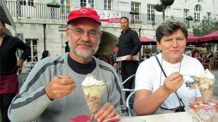 Po wycieczce poszliśmy na lody do kawiarni w rynku w starej części Gibraltaru.