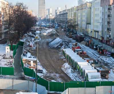 Najgłębszą stacją II linii metra jest stacja Nowy Świat-Uniwersytet, której