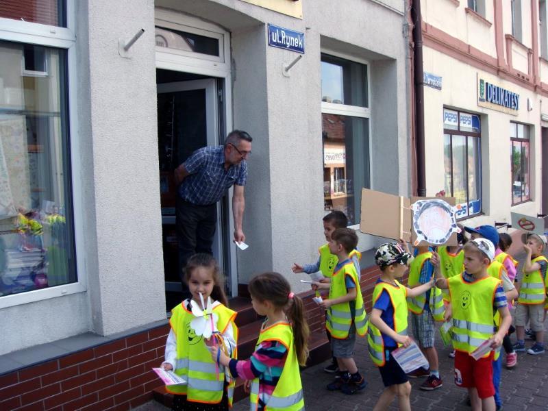 Wspólnie z kadrą pedagogiczną Publicznego Przedszkola w Żerkowie w ramach obchodów Światowego Dnia bez