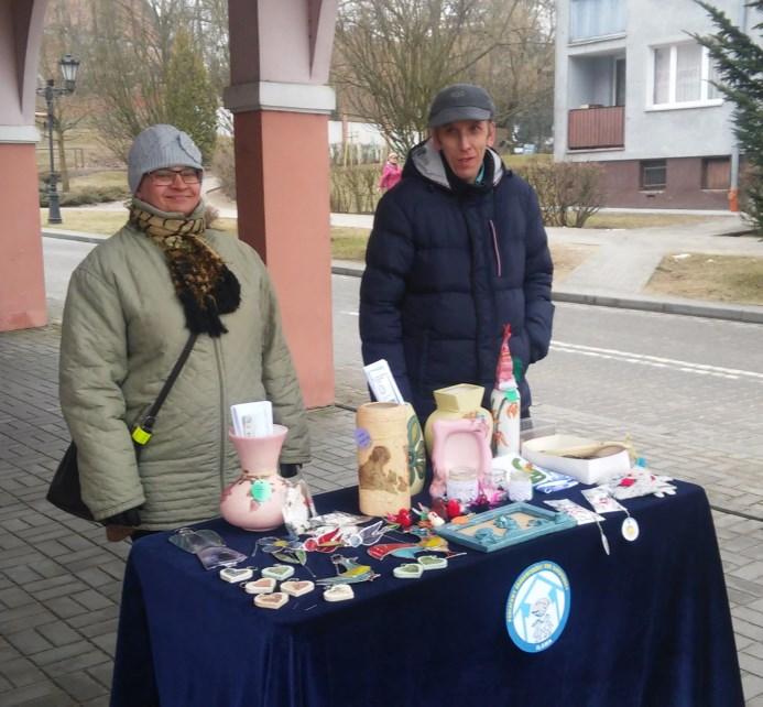 Nr 53 Str. 15 Kiermasz Wielkanocny 23.03.2018 r. Po raz kolejny zorganizowaliśmy wystawkę prac artystycznych wykonanych na zajęciach plastycznych, w Naszym Domu.