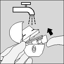 Czyszczenie aparatu do inhalacji HandiHaler Aparat do inhalacji HandiHaler należy myć raz w miesiącu. Otworzyć osłonę górną i ustnik.