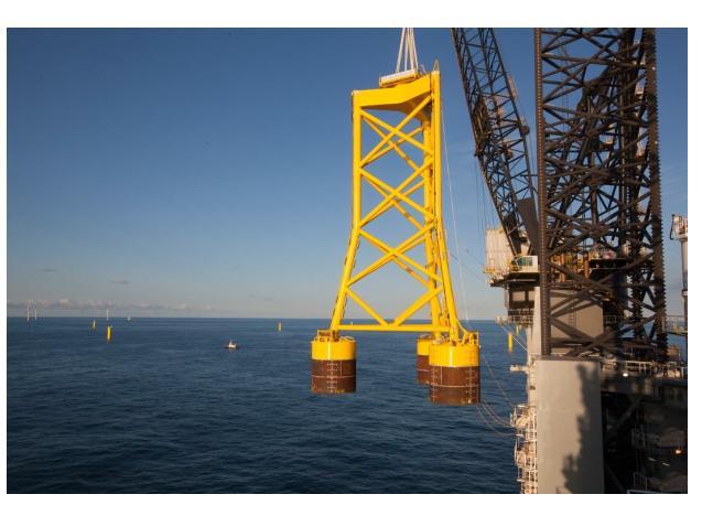 Borkum Riffgrund 2 Offshore ma docelową moc wytwarzania energii do 450 MW przy użyciu turbin zamontowanych na 56 stalowych fundamentach, gdzie 20 fundamentów to Jackety, a pozostałe 36 fundamentów to