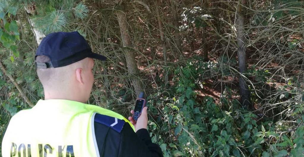 Wyposażenie policjantów SPPP w Radomiu w urządzenia nawigacyjne pozwala w sposób precyzyjny określić obszar poszukiwań zaginionego i zawęzić do terenu, który jest