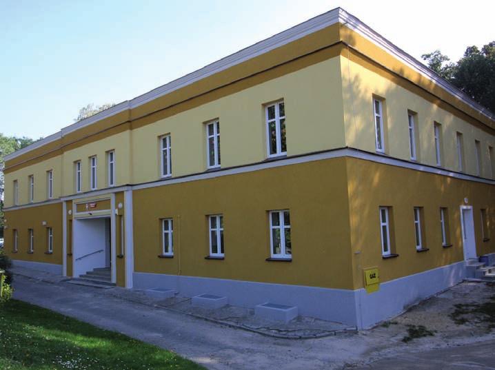 Dzień Komisji Edukacji Narodowej Szkoła Podstawowa w Rogowie Sobóckim. Wymieniono stare pokrycie dachu z dachówki karpiówki wraz z rynnami, rurami spustowymi, lukarnami i podbitkami. Wartość: 217.