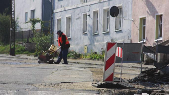 Remont Rynku Rozkopane ulice i chodniki w centrum miasta do tego widoku przywykliśmy już chyba wszyscy. Wielu z nas zadaje sobie pytanie kiedy skończy się wreszcie uciążliwy remont?