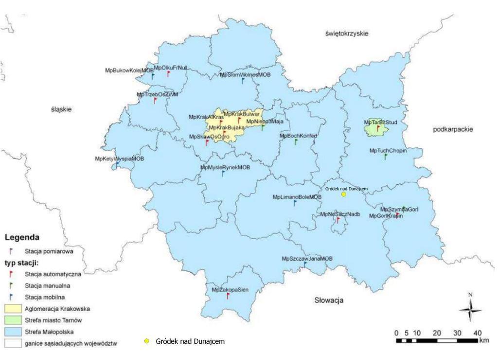 Na terenie Gminy Gródek nad Dunajcem nie jest bezpośrednio prowadzony monitoring jakości powietrza. Najbliższy punkt pomiaru zanieczyszczeń atmosfery zlokalizowany jest w Nowym Sączu przy ul.