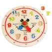 Zegar posiada obrotowe wskazówki oraz tarczę z oznaczonymi minutami, które przydadzą się do nauki minut i godzin.