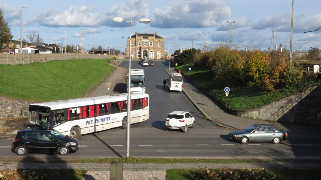 7. Utworzenie transportowego węzła integrującego wraz ze ścieżkami pieszo-rowerowymi w Chojnicach Zakres projektu: Przebudowa dworca kolejowego z infrastrukturą i parkingami Budowa dworca