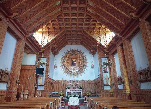 kardynał Macharski osobiście poświęcił nowy kościół, wybudowany dzięki wielkiemu trudowi górali z Czerwiennego i pomocy z Jasnej Góry.