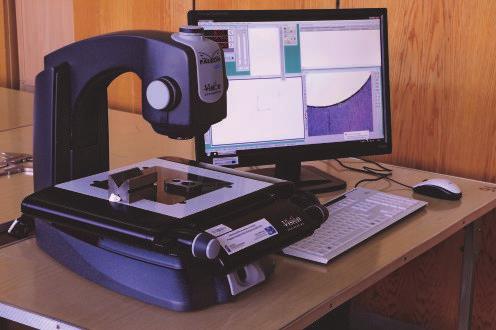 Ultranano indenter i scratch tester z mikroskopem AFM oraz mikroskopem optycznym firmy CSM moduł UNHT obciążenie 0-50 mn, głębokość penetracji 0-50 µm, wgłębnik Berkovicha; moduł UHT i Scratch (Micro