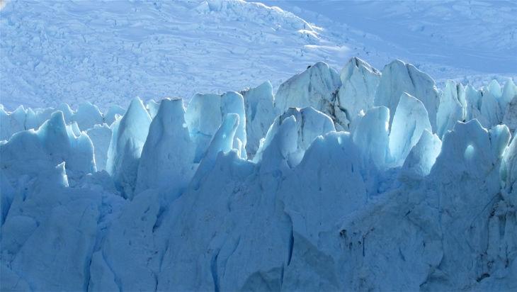 Wierzchołki lodowców mieniły się różnymi