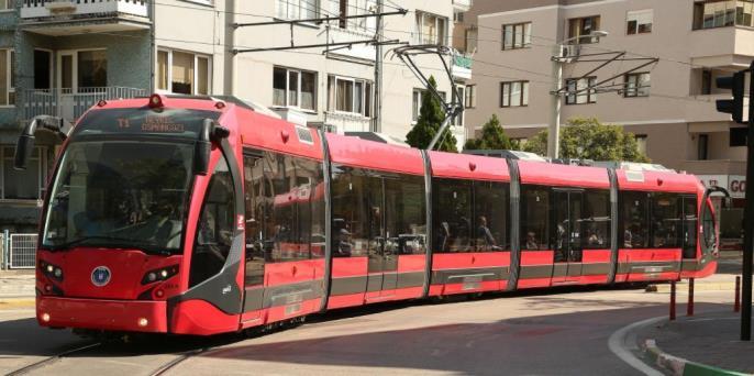 Rys. 5. Durmazlar SilkWorm [6] Pierwszy model tramwaju firmy Durmazlar o nazwie SilkWorm - po polsku Jedwabnik (Rys. 5.) został zaprezentowany na międzynarodowych tragach InnoTrans w 2012 roku w Berlinie.