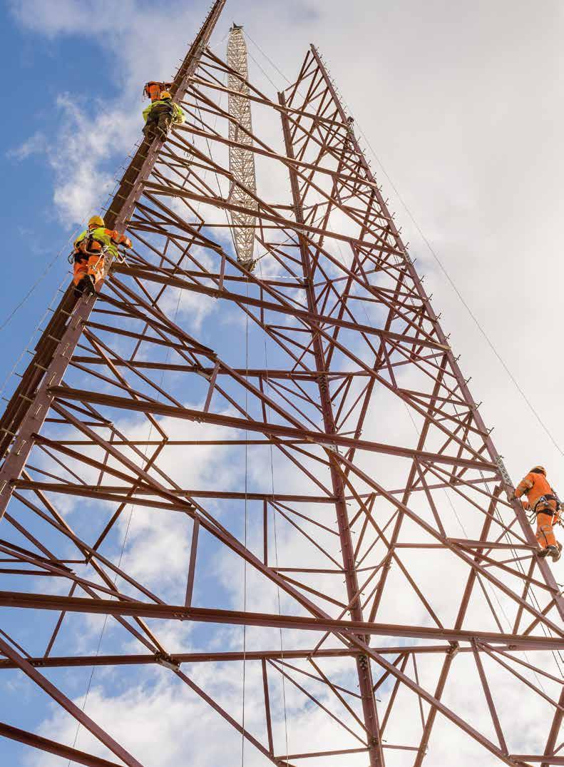 PSE, MONTAŻ SŁUPA LINII NN Dynamiczne zmiany Robert Zasina Prezes Zarządu Polskiego Towarzystwa Przesyłu i Rozdziału Energii Elektrycznej Polska elektroenergetyka dynamicznie się zmienia.