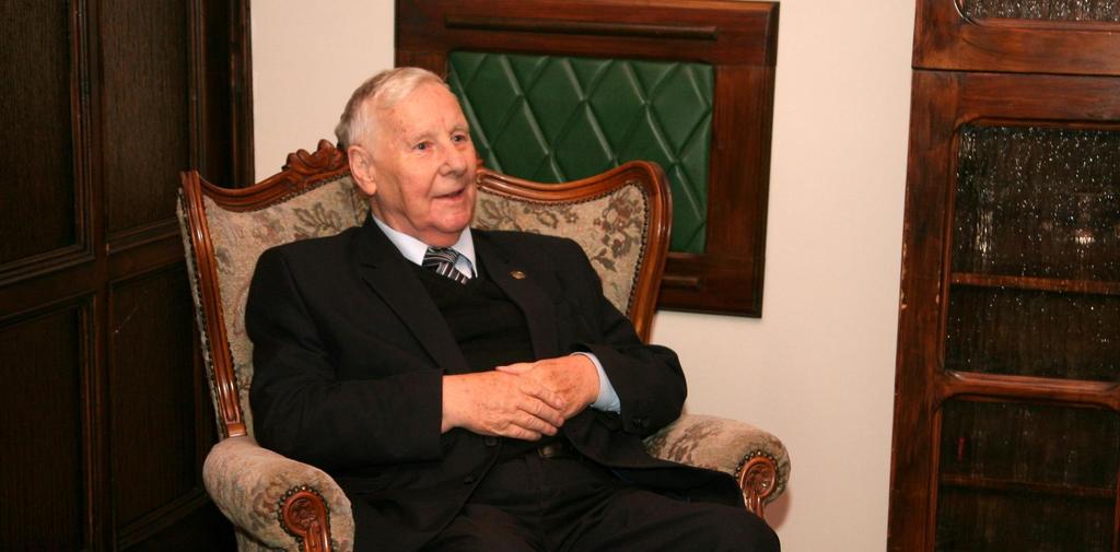 Edward Kujawski Powrót do stołu dał okazję do wznoszenia kolejnych toastów, które trwały także podczas uroczystej kolacji.