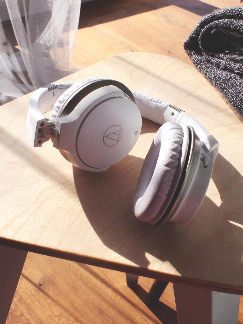 / SPRZĘT / Audio-technica ATH-AR3BT AUDIO-TECHNICA ATH-AR3BT JAROSŁAW CAŁA Wielokrotnie spotkałem się z opiniami, że większość sprzętów trafiających do nas jest po prostu strasznie droga i nie dla