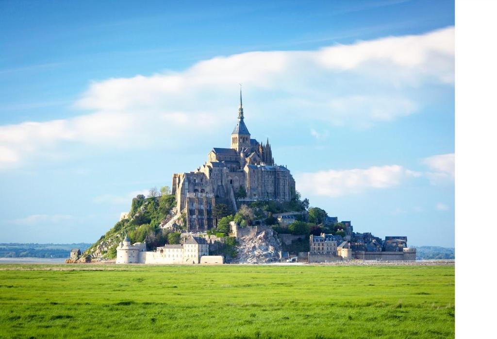 Dzień 3 hotelowe śniadanie i przyjazd do Mont Saint Michel, miejsca które spokojnie mogłoby pretendować do miana jednego z cudów świata. Skalista wyspa św.