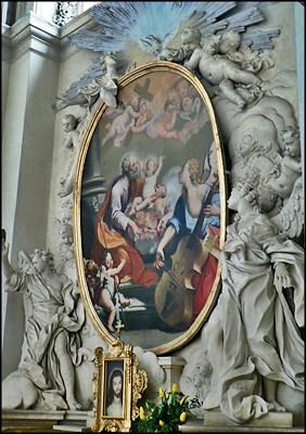 Jest także relikwiarz w kształcie ręki z 2 ćw. XVII wieku, oraz trzeci barokowoklasycystyczny z XVIII/XIX wieku, który podaje się do ucałowania wiernym. Monstrancja barokowa z 1715 r., z figurką św.