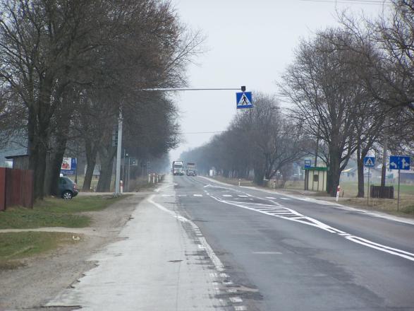 ruchu rowerowego lub autobusów, chodniki i trasy dla rowerów wraz z przejściami i przejazdami, pobocza,