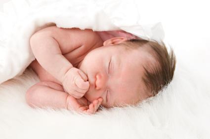 Noworodek Pierwsze badanie lekarskie PPBL przeprowadza się w pierwszych dniach życia dziecka: analiza dokumentacji medycznej ciąży i porodu badanie przedmiotowe z uwzględnieniem: oceny stanu