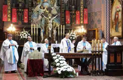 szczęściu i pomyślności zakończył Biskup.