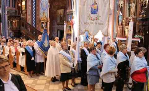 życia człowieka, czyli śmierci. Kończąc kazanie, powiedział: Prośmy Matkę Bożą przez całe życie o dobrą śmierć. Po Eucharystii kustosz bazyliki, ks.