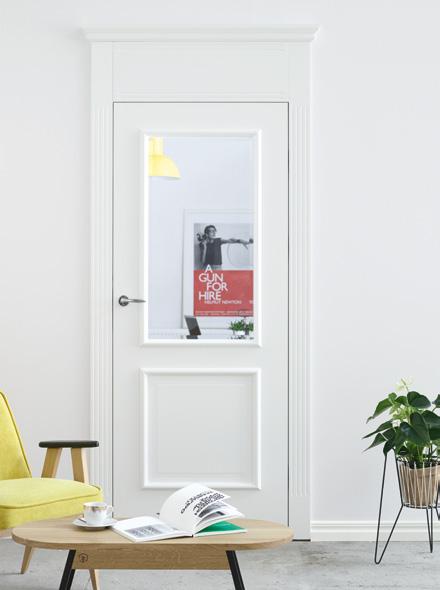 Drzwi klasyczne najlepiej prezentują się w wersji malowanej na biało, chociaż można zamówić je również w okleinach w różnych odcieniach drewna czy jednobarwnych.