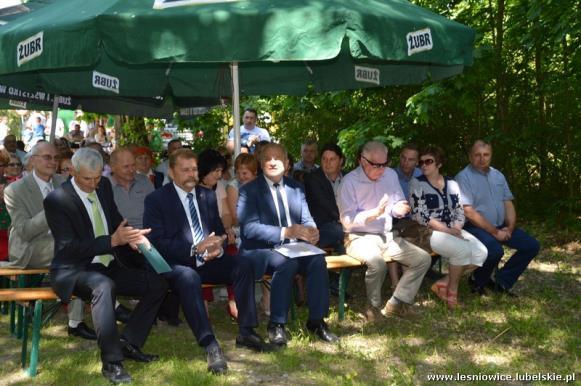 Majówka pod dębem połączona z Dniem Samorządu W dniu 28 maja 2017 r. w Kumowie Majorackim odbyła się Majówka pod dębem połączona z Dniem Samorządu.