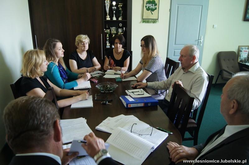 Narada kierownictwa urzędu W dniu 28 maja 2017 r. w Urzędzie Gminy Leśniowice odbyła się narada kierownictwa urzędu.