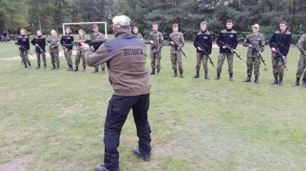 PODWIECZOREK SUCHY PROWIANT NA BIWAKI, WYCIECZKI I WYMARSZE 7 - OSOBOWA KADRA: WYSPECJALIZOWANI INSTRUKTORZY Z UDOKUMENTOWANYM DOŚWIADCZENIEM W PRACY Z MŁODZIEŻĄ SZKOLNĄ, POSIADAJĄCY PODSTAWOWY KURS