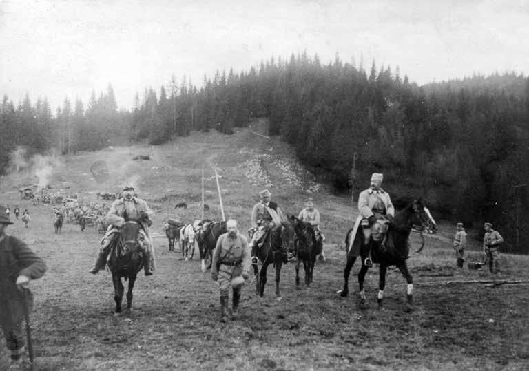 71. Przejście legionistów z Węgier do Galicji przez Przełęcz Pantyrską. Na czele kolumny widoczni między innymi: gen.