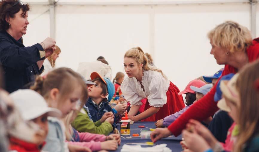 wykonanie wianka na głowę, drewniane zabawki,