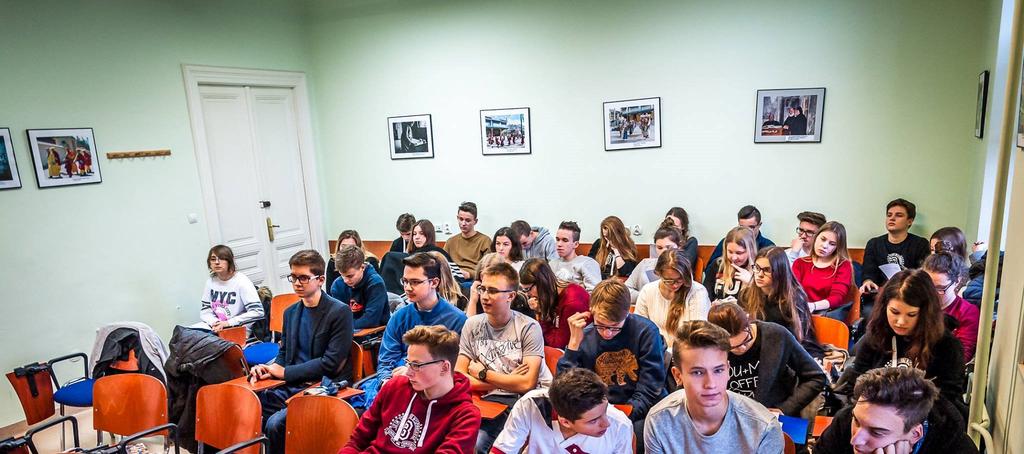 wprowadzającego studentki, Pauliny Adamik, oraz przedstawili