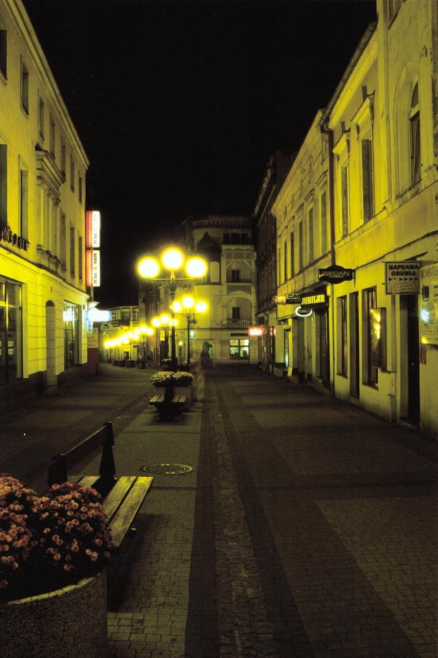 Oświetlenie miasta 17 W 2008 r. wykonano odcinki sieci oświetlenia ul. Dąbrowy, ul. Gliwickiej, ul.